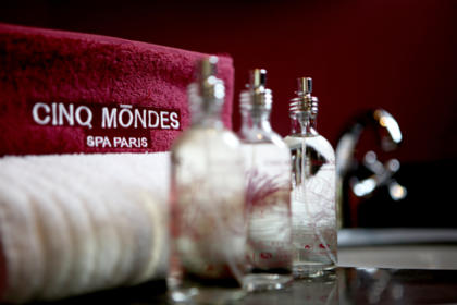 Boutique Spa Cinq Mondes de Eaton's Neck Corner Arcachon